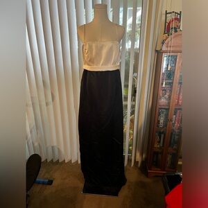 Bari Jay Black & White formal dress w/wrap in size 18/20.
